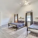 Lansford Vacation Rental Near Pocono Mountains!