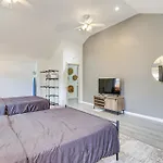 Lansford Vacation Rental Near Pocono Mountains!